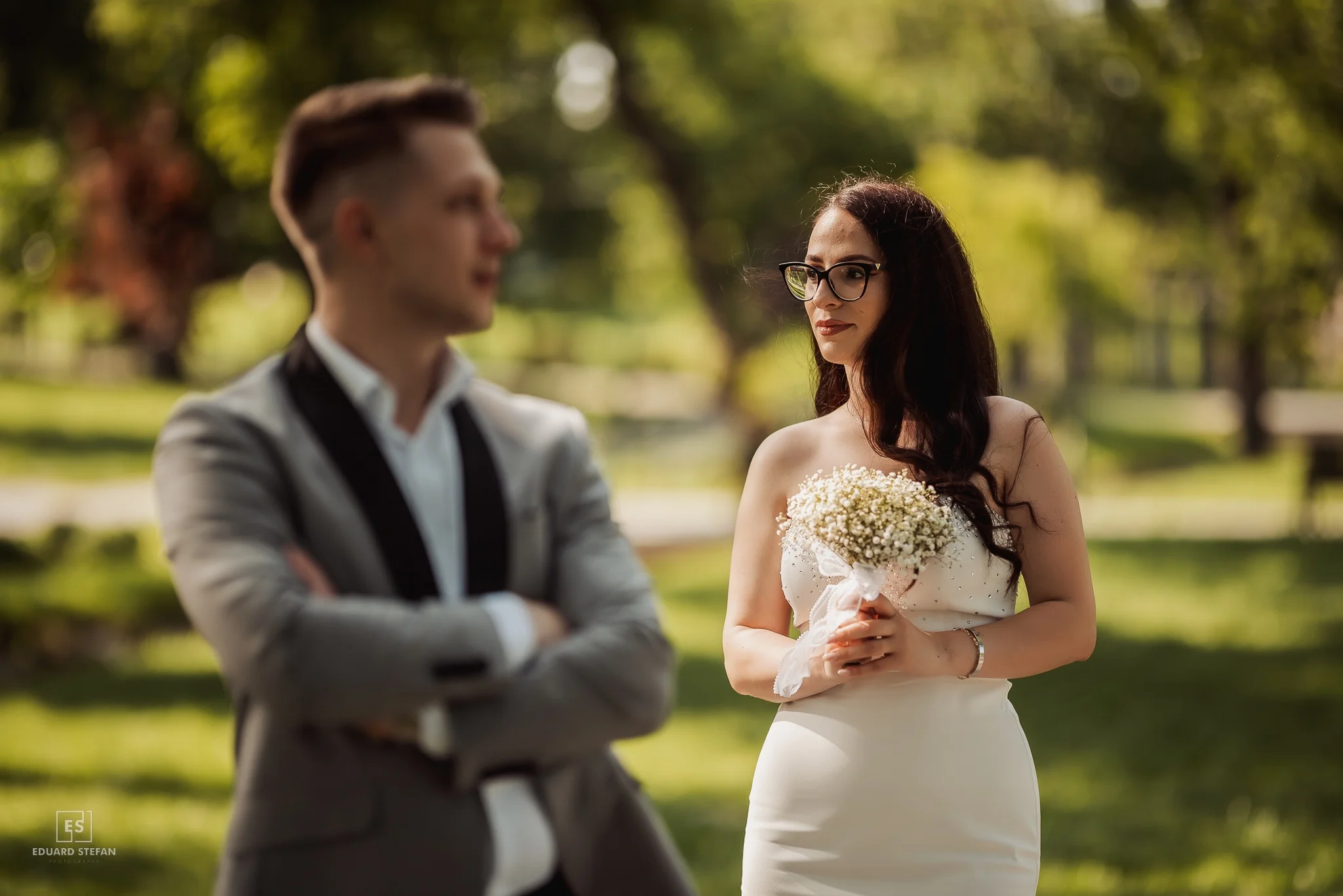 Bride and groom wedding photography tips