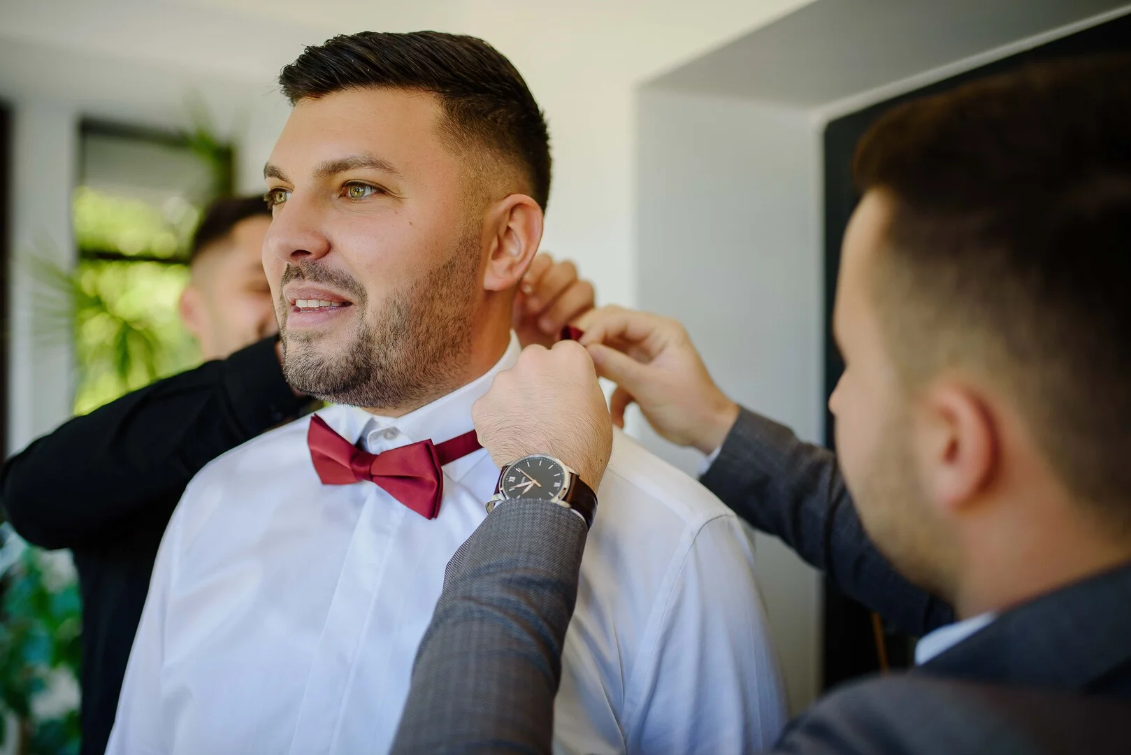 Bride and groom wedding photography tips