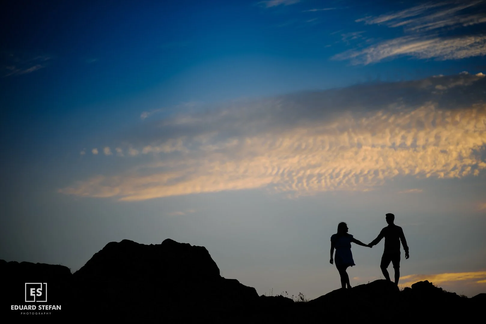 Bride and groom wedding photography tips